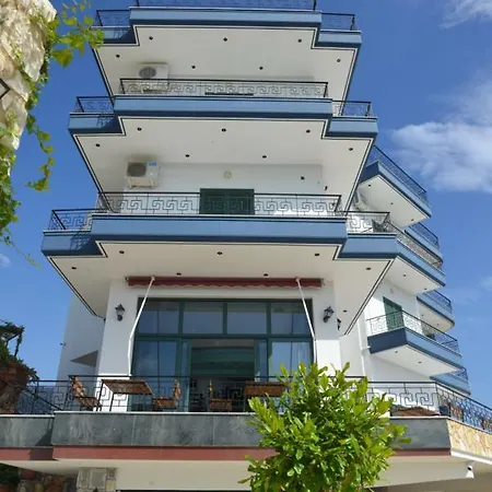 Hotel Artisti Radhime 3*